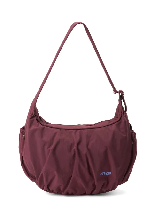 Aevor Slouchy Bag skuldertaske burgundy 23 liter