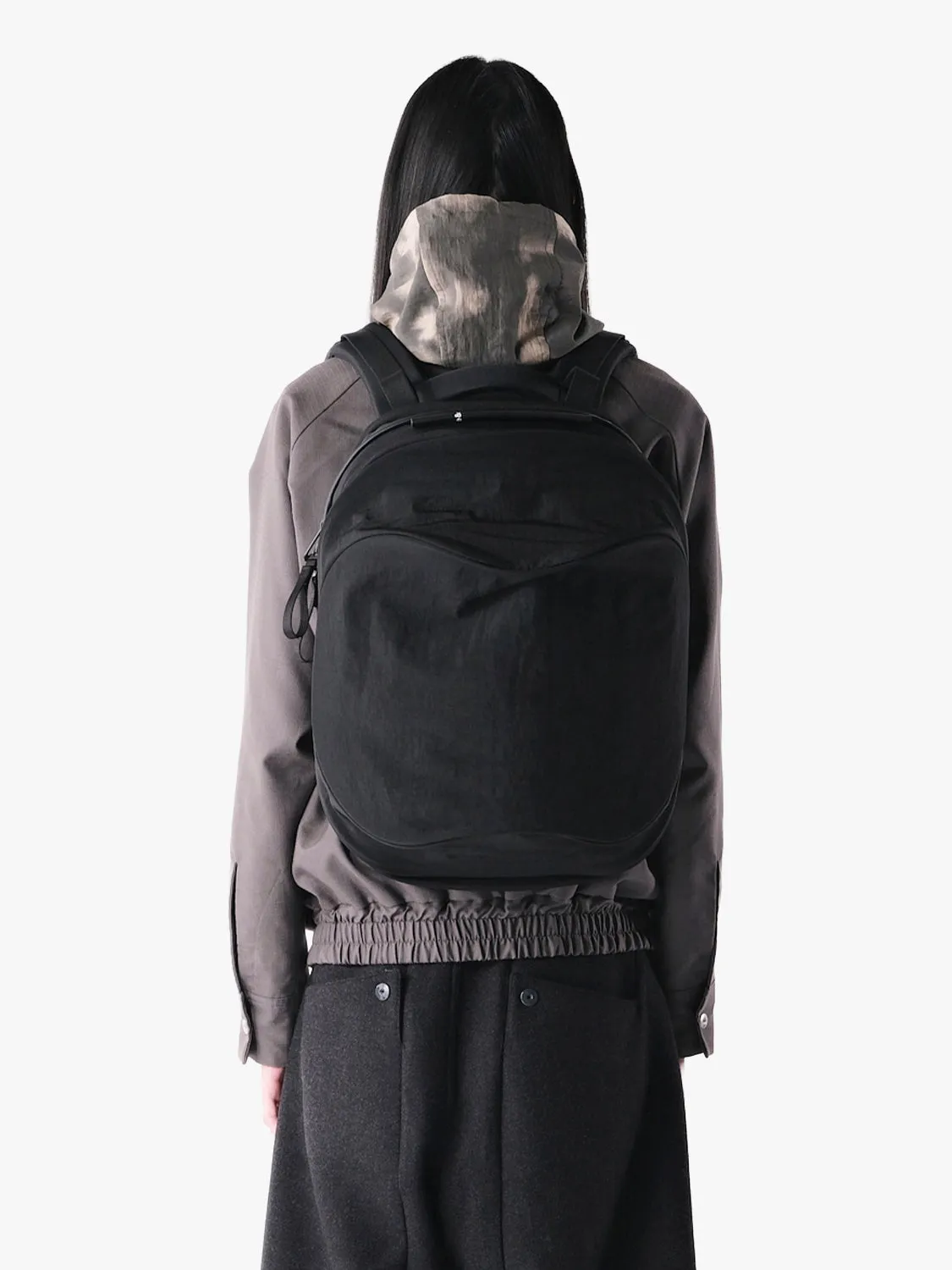 côte&ciel Elvo Carbon Black rygsæk 12L laptop 14" kan udvides