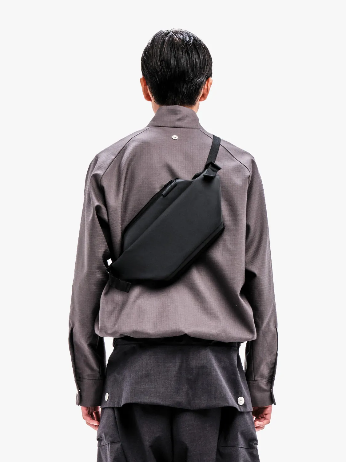 côte&ciel Isarau S Obsidian Black skuldertaske sort