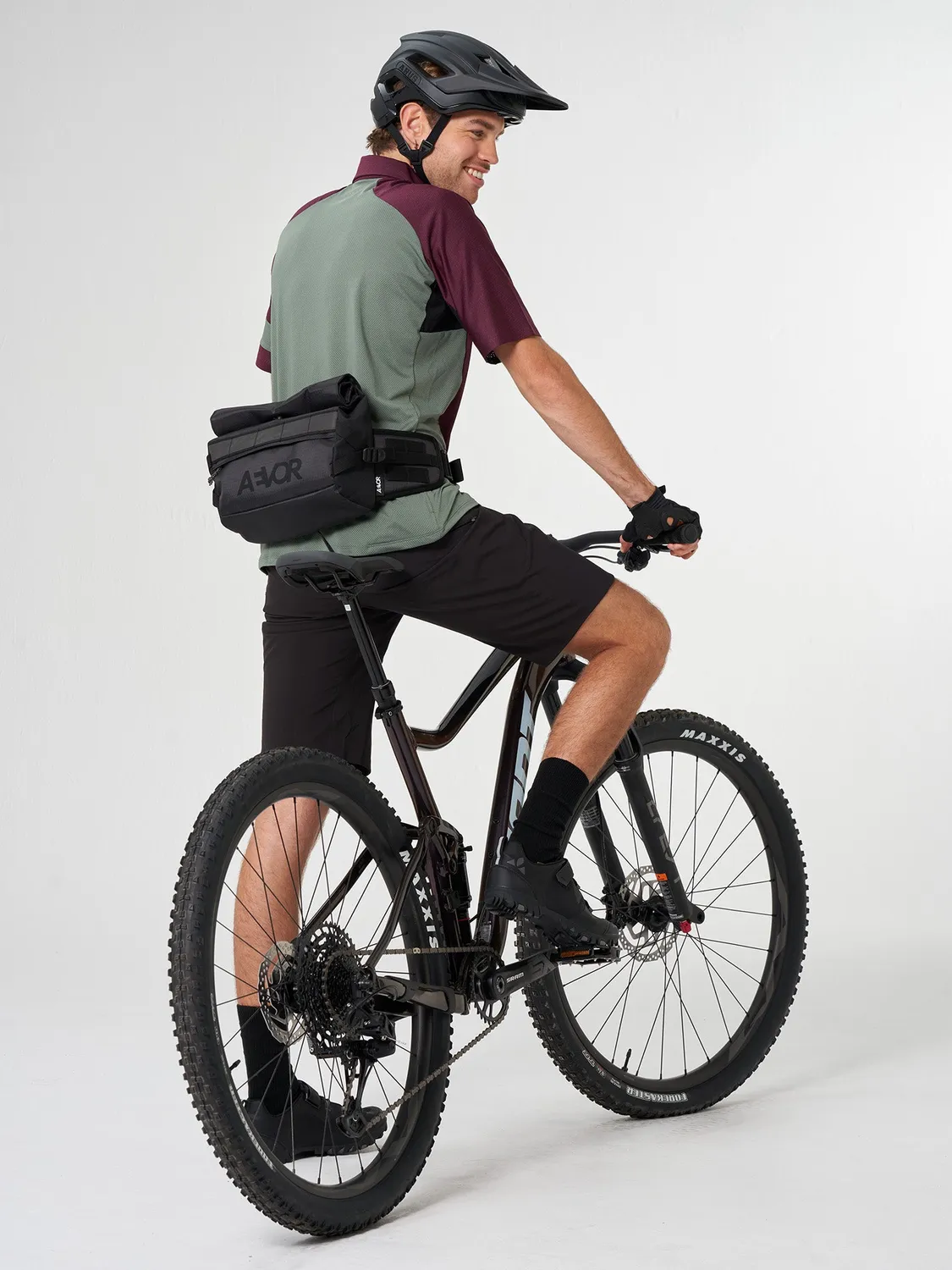 Aevor Waist Pack Proof Black bæltetaske sort vandafvisende