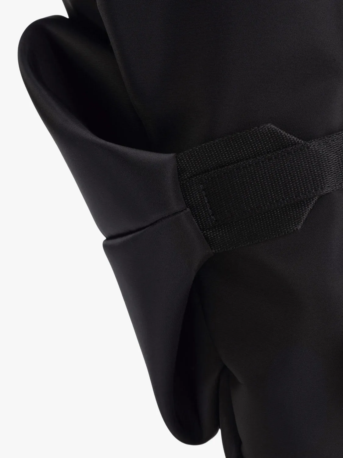 côte&ciel Sava M Sleek rygsæk 19L sort til 14"