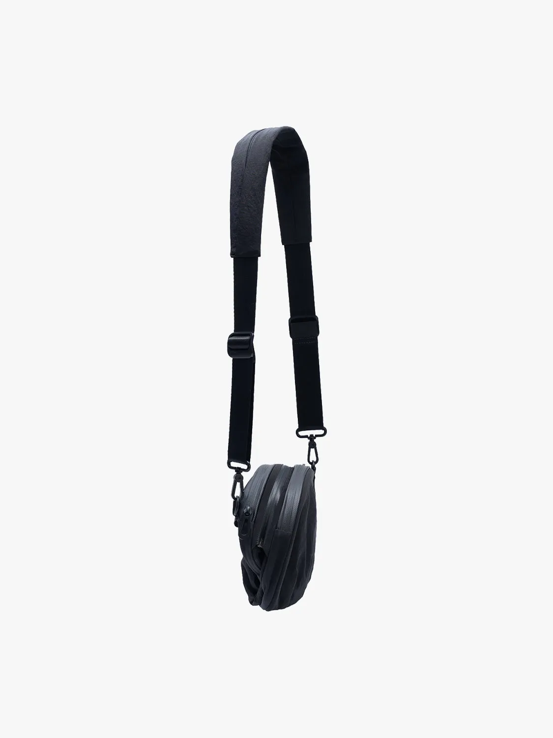 côte&ciel Luka crossbody taske smooth black 10L