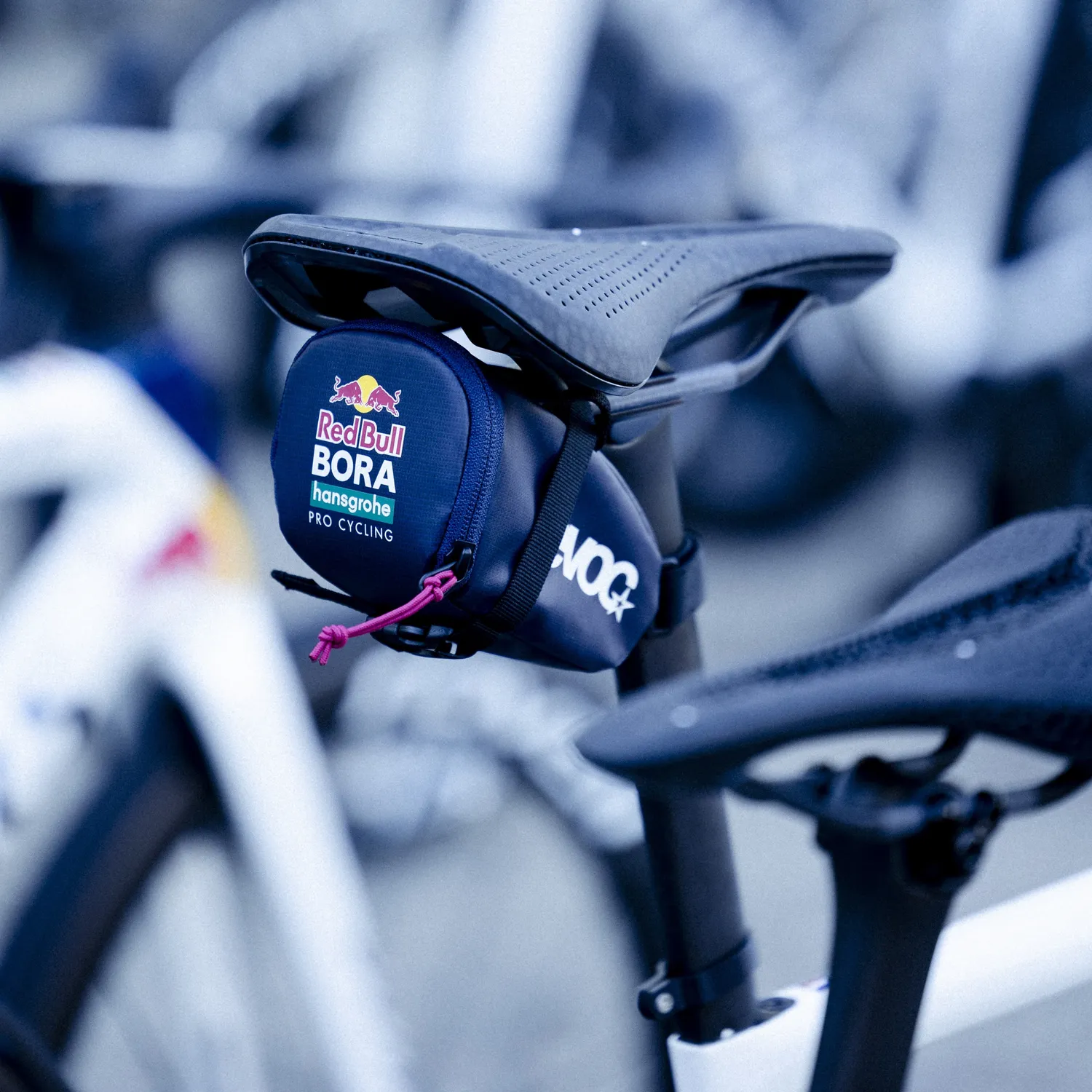 Evoc Seat Bag M Red Bull Bora saddeltaske navy M vandafvisende