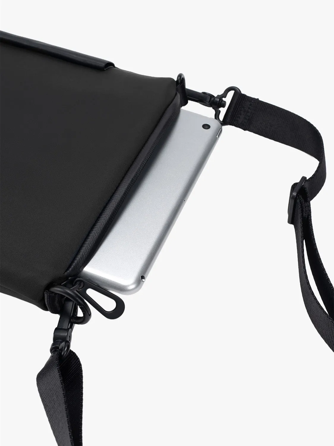 côte&ciel Inn M Sleek Black skuldertaske 4L