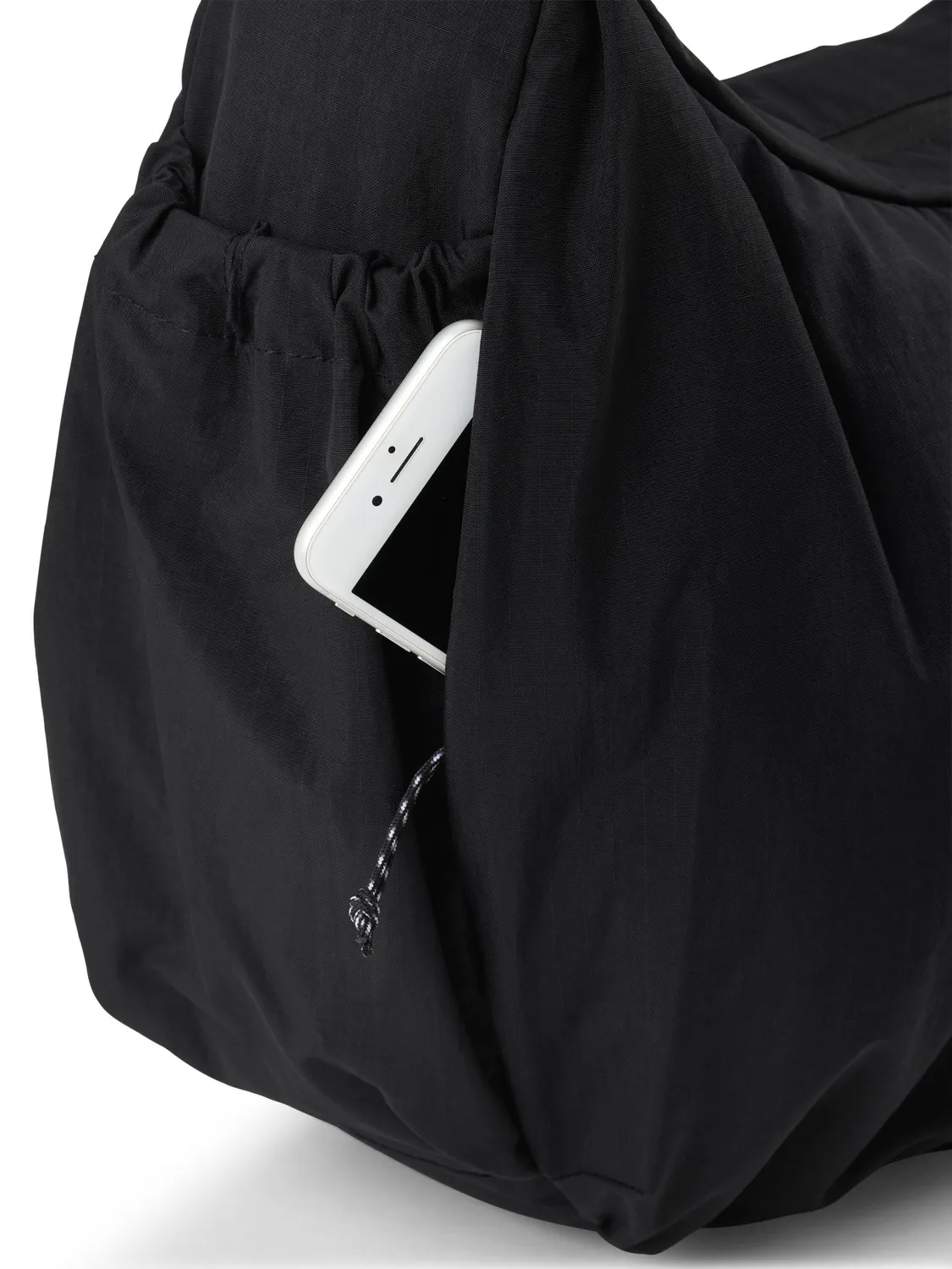 Aevor Slouchy Bag skuldertaske sort 23 liter laptop