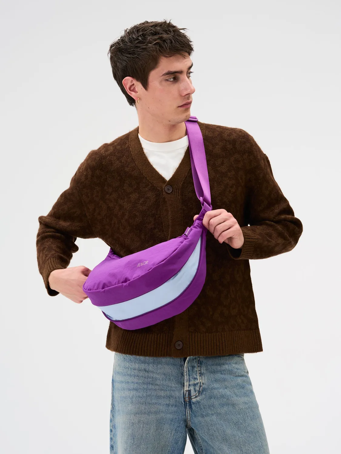 Aevor Sling Bag skuldertaske Electric Fuchsia 5,5 liter