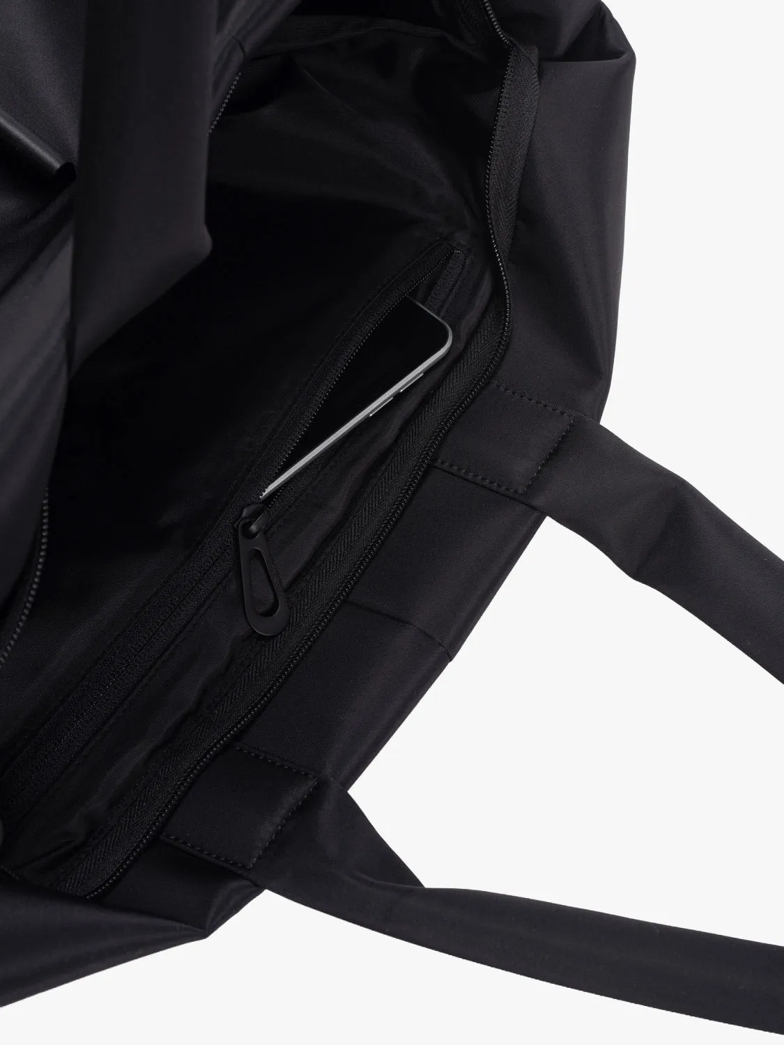 côte&ciel Amu Sleek Black skuldertaske 19 liter