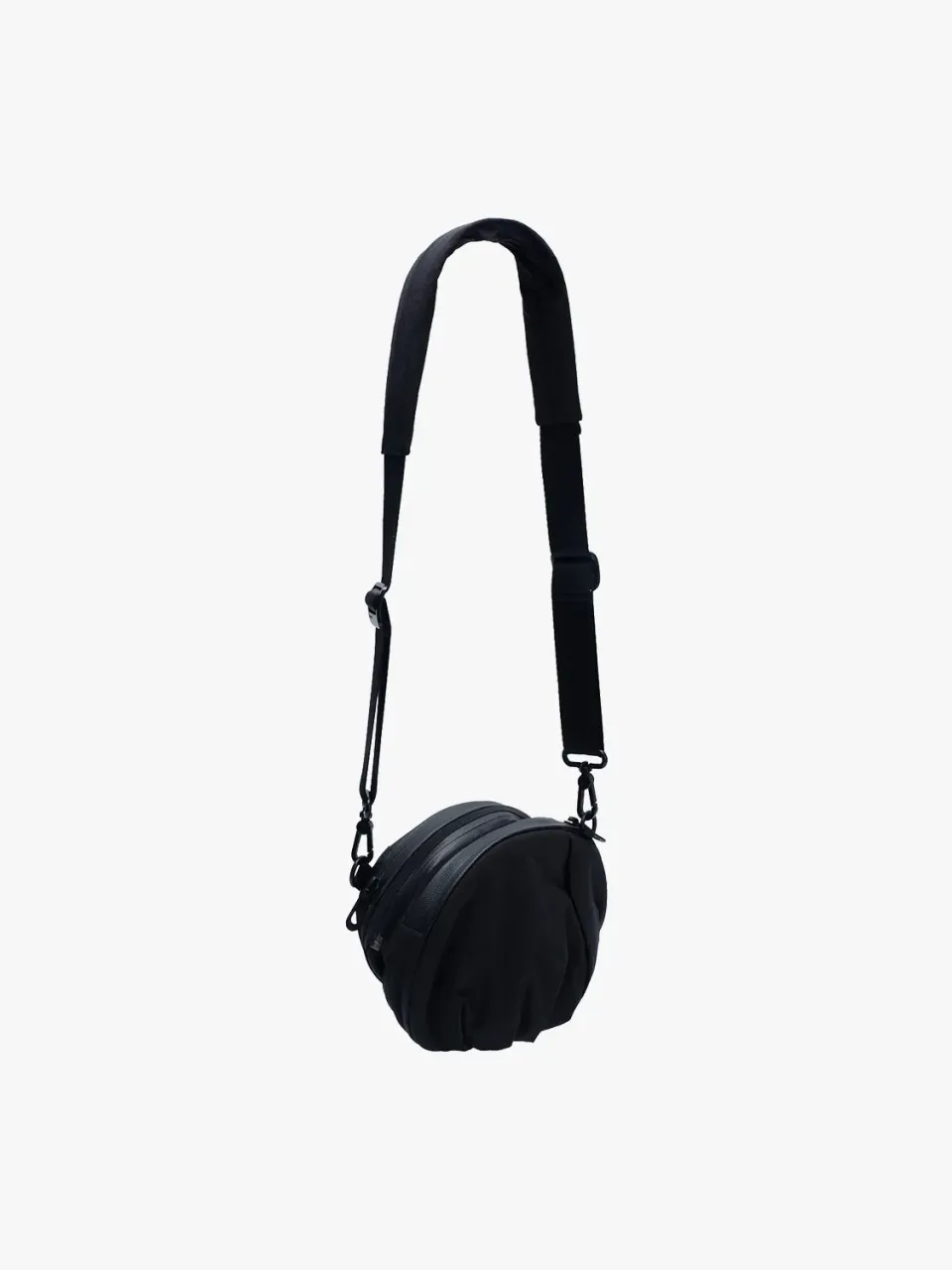 côte&ciel Luka crossbody taske smooth black 10L