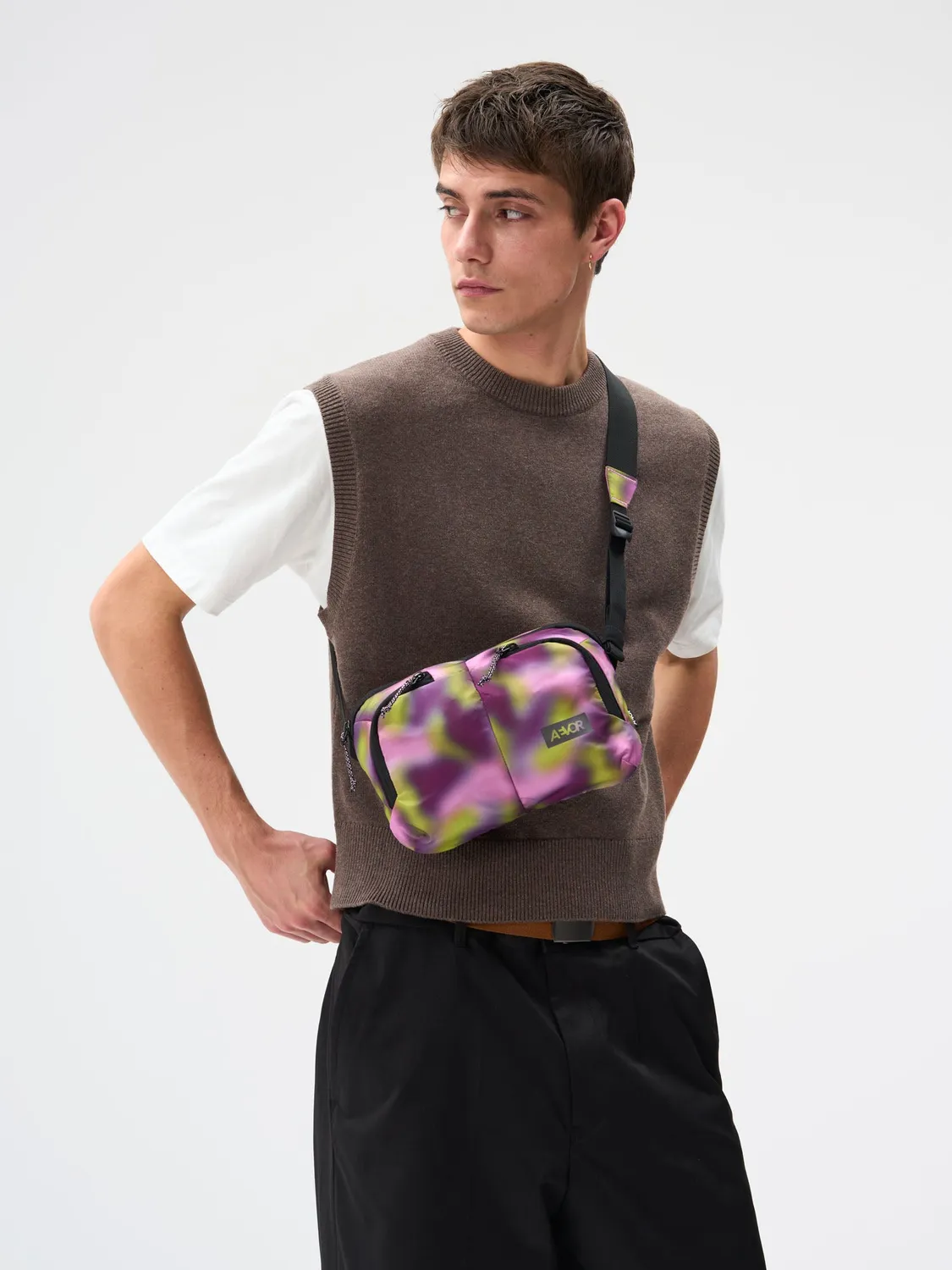 Aevor Sacoche Bag skuldertaske Ripstop Psychedelic Slush 4 liter