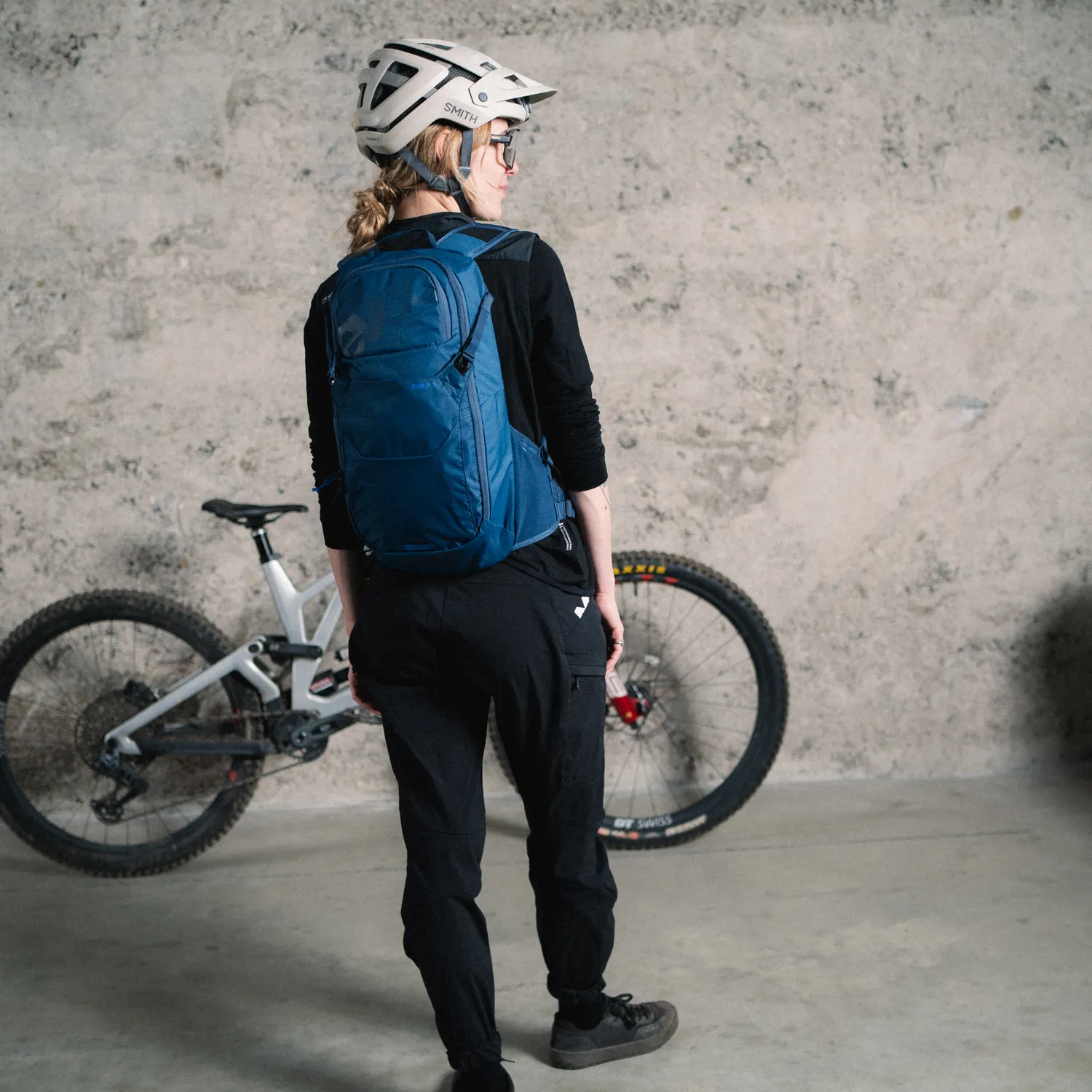 Evoc Ride 12 rygsæk 12 liter – stone
