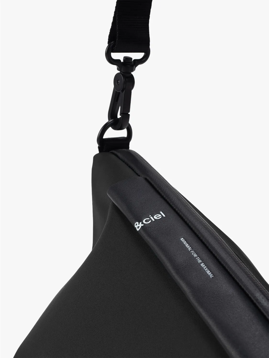 côte&ciel Inn M Sleek Black skuldertaske 4L