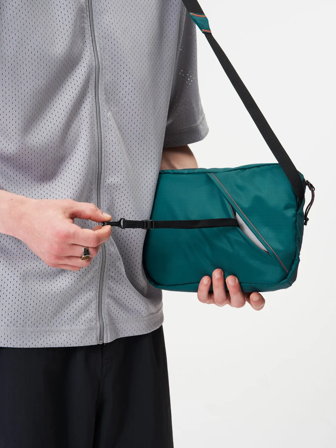 Aevor Sacoche Bag skuldertaske Ripstop Evergreen 4L