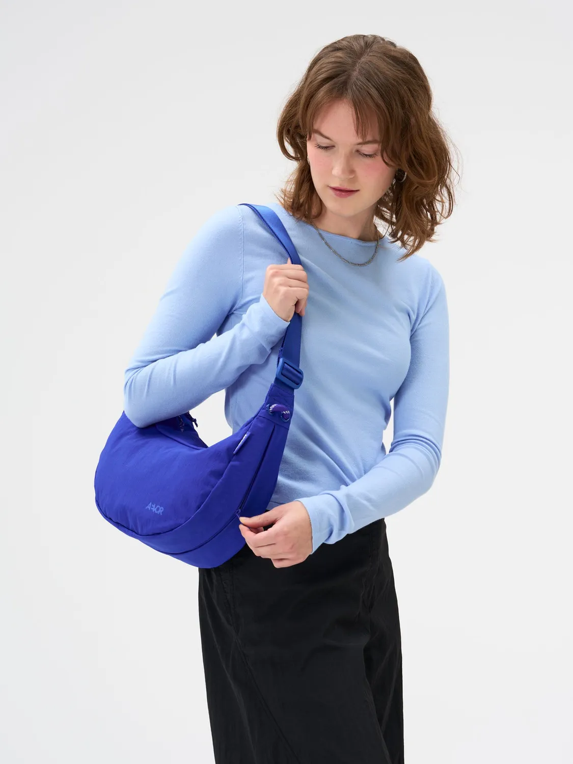 Aevor Sling Bag skuldertaske Electric Blue 5,5 liter