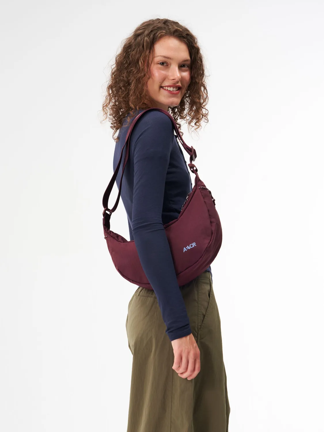 Aevor Sling Bag Small slingtaske 4 liter Burgundy