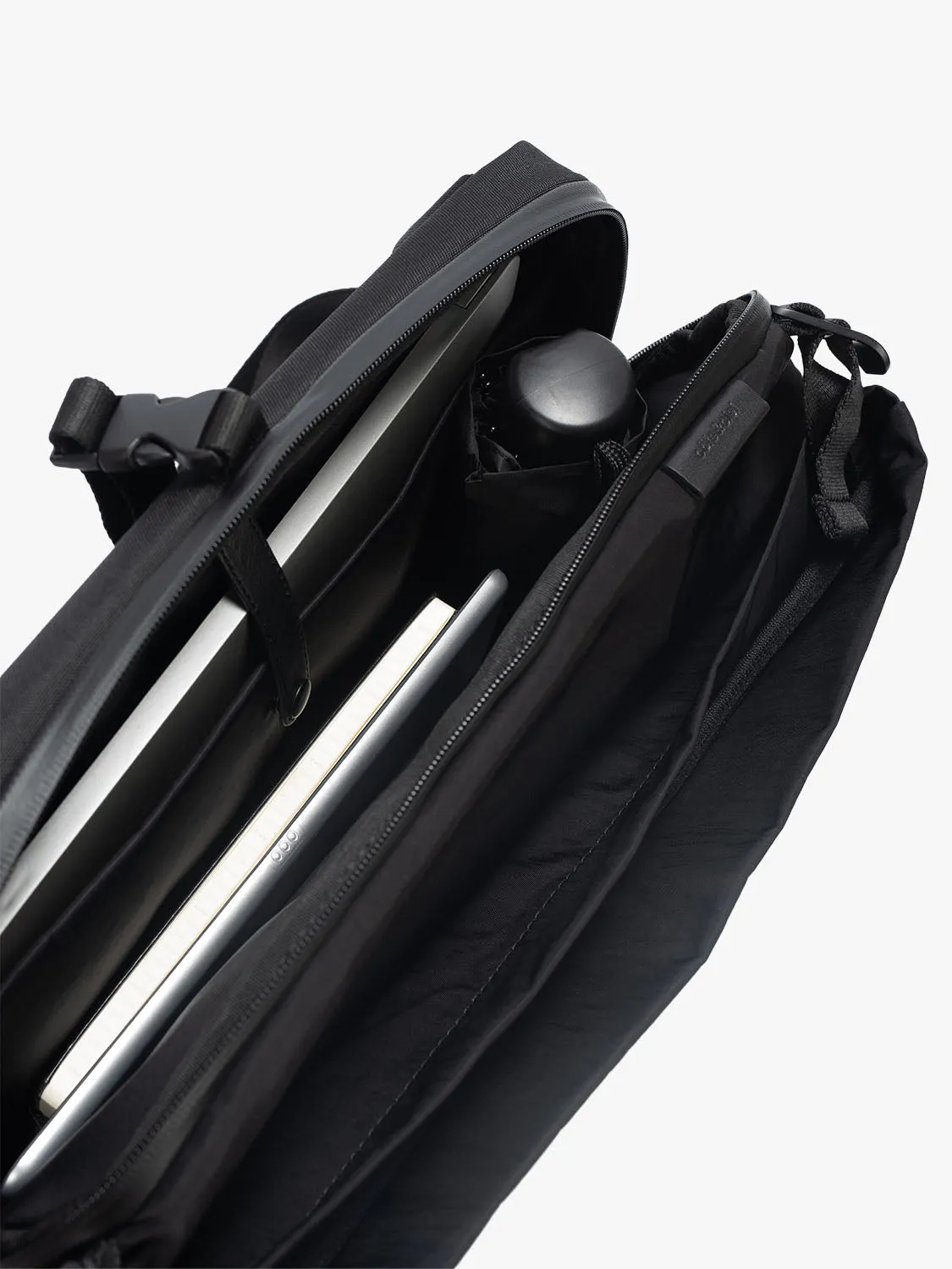 côte&ciel Riss Smooth Black messenger taske sort 5L