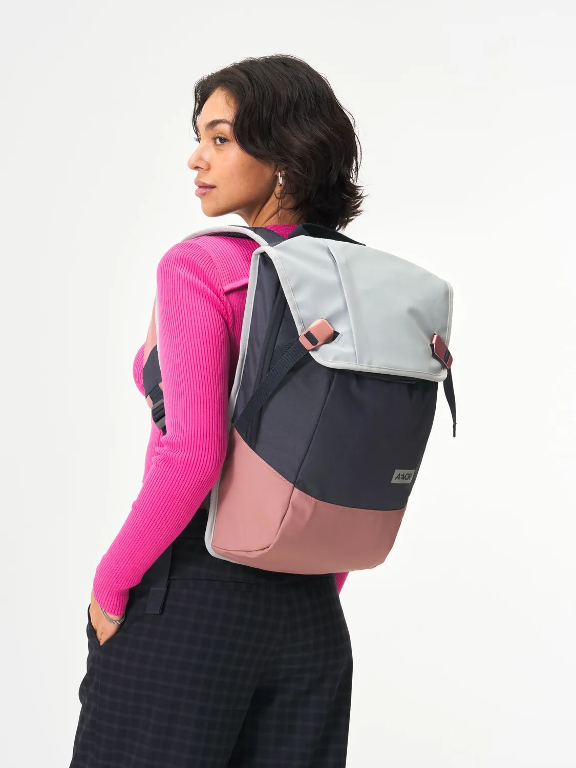 Aevor Daypack 18L rygsæk Chilled Rose udvidelig