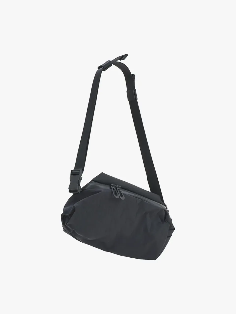 côte&ciel Neda Komatsu Onibegie bæltetaske sort 3L showerproof