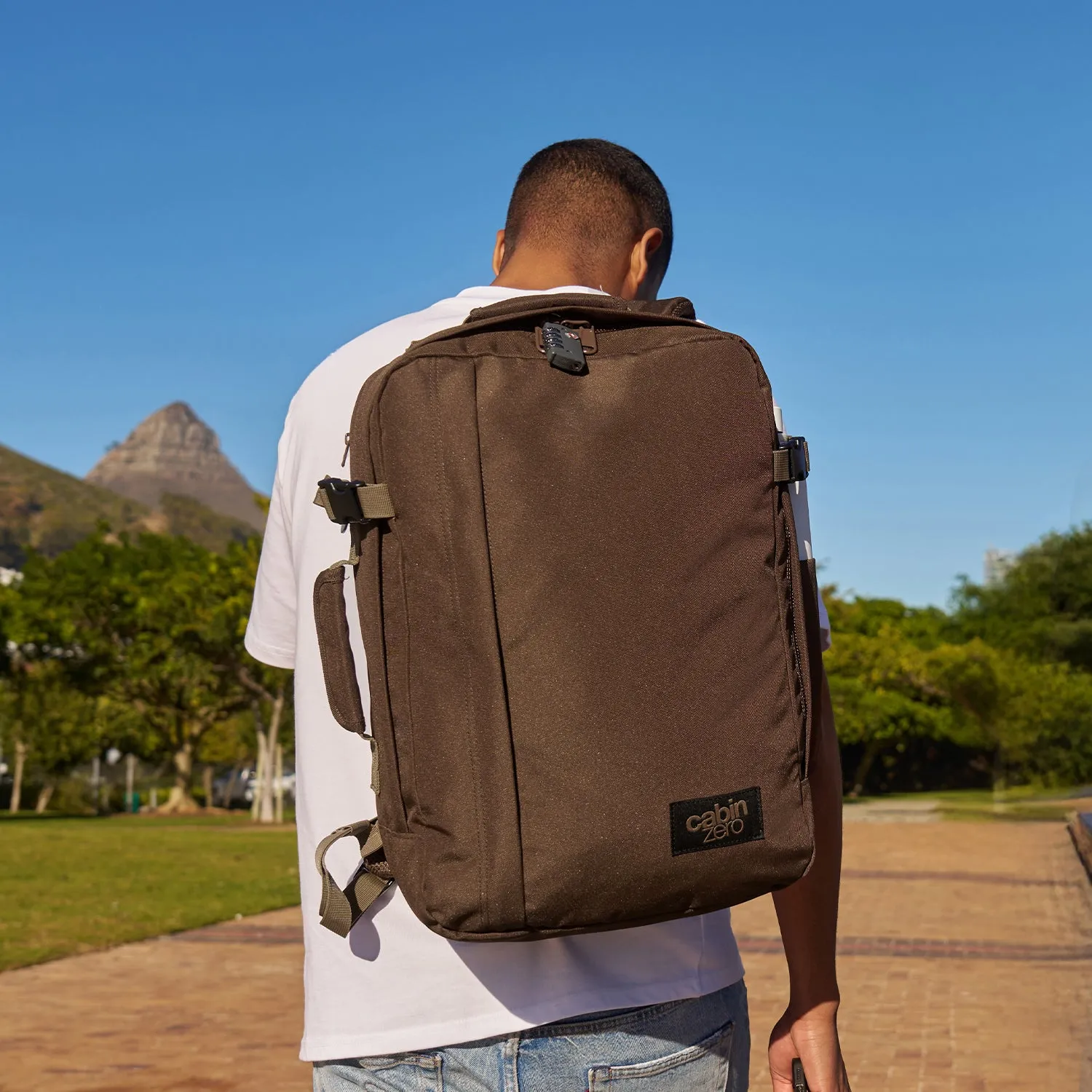 Cabin Zero Classic Tech Backpack 36L rygsæk Absolute Black