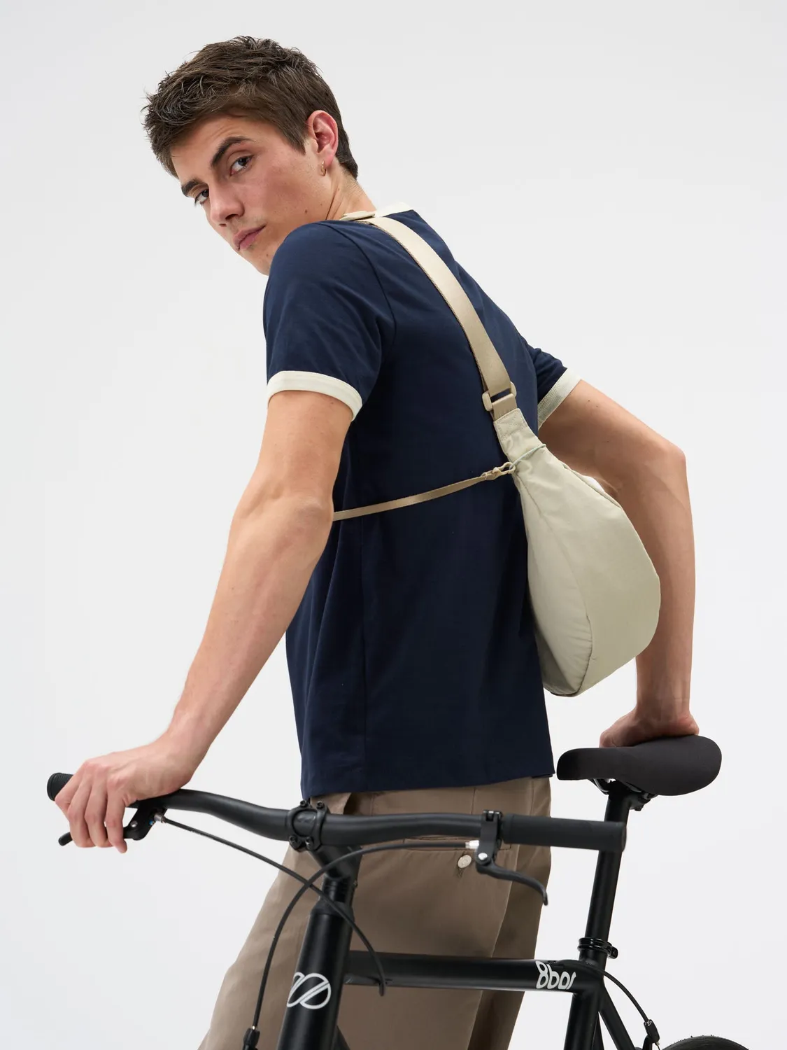 Aevor Sling Bag Small skuldertaske 4L Off-White