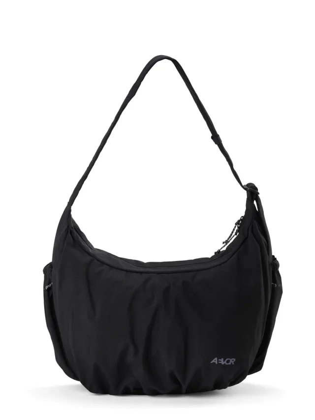 Aevor Slouchy Bag skuldertaske sort 23 liter laptop