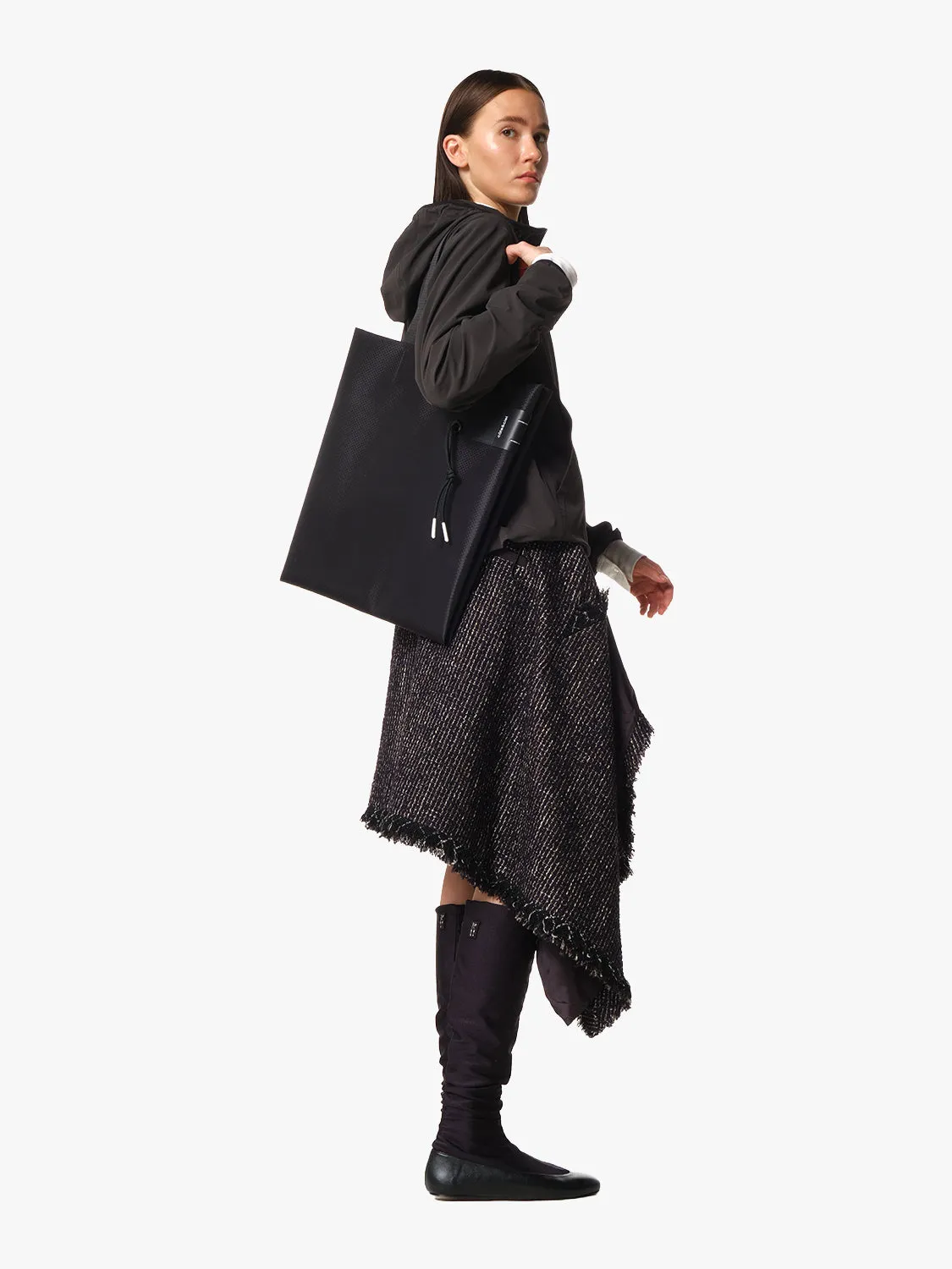 côte&ciel Todd Satellite skuldertaske 17L sort