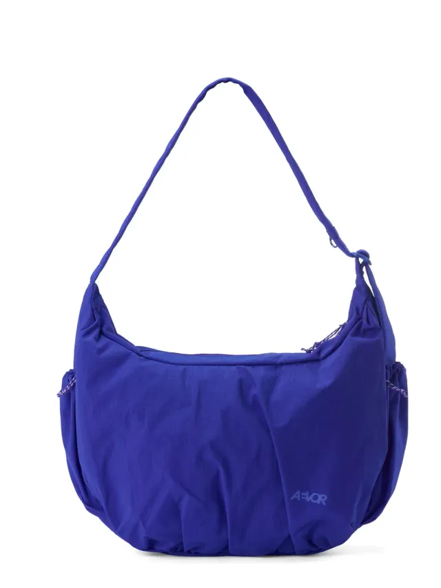 Aevor Slouchy Bag skuldertaske electric blue 23 liter