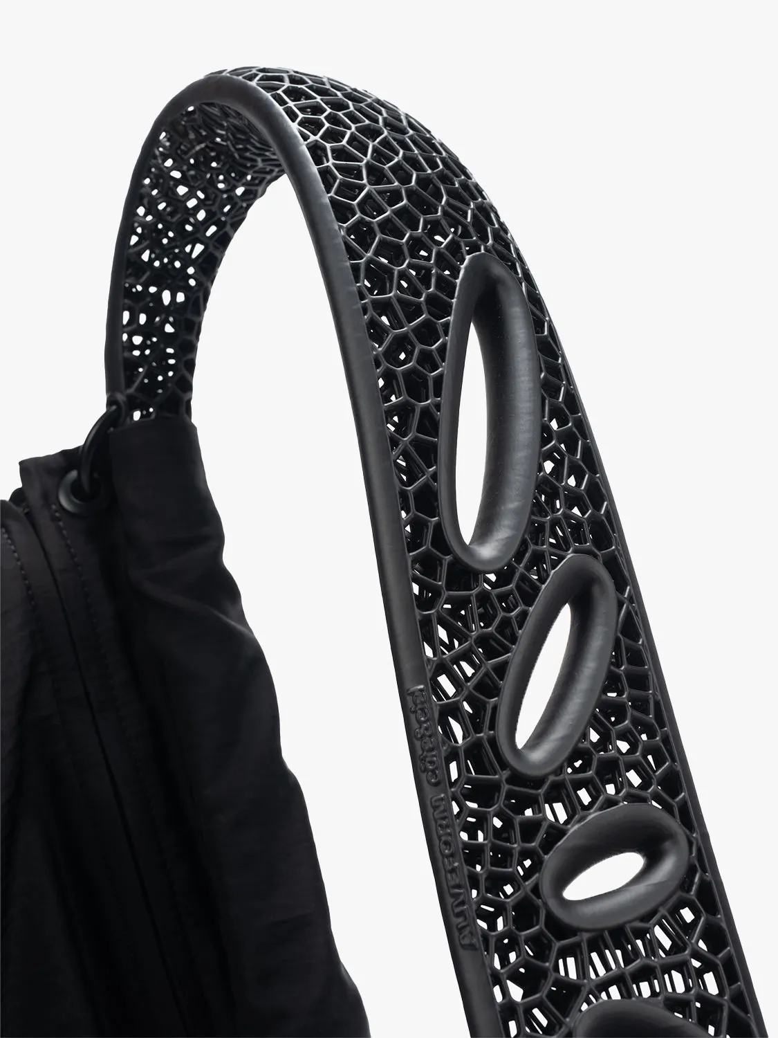 côte&ciel Nebula Aliveform skuldertaske sort 3D-rem