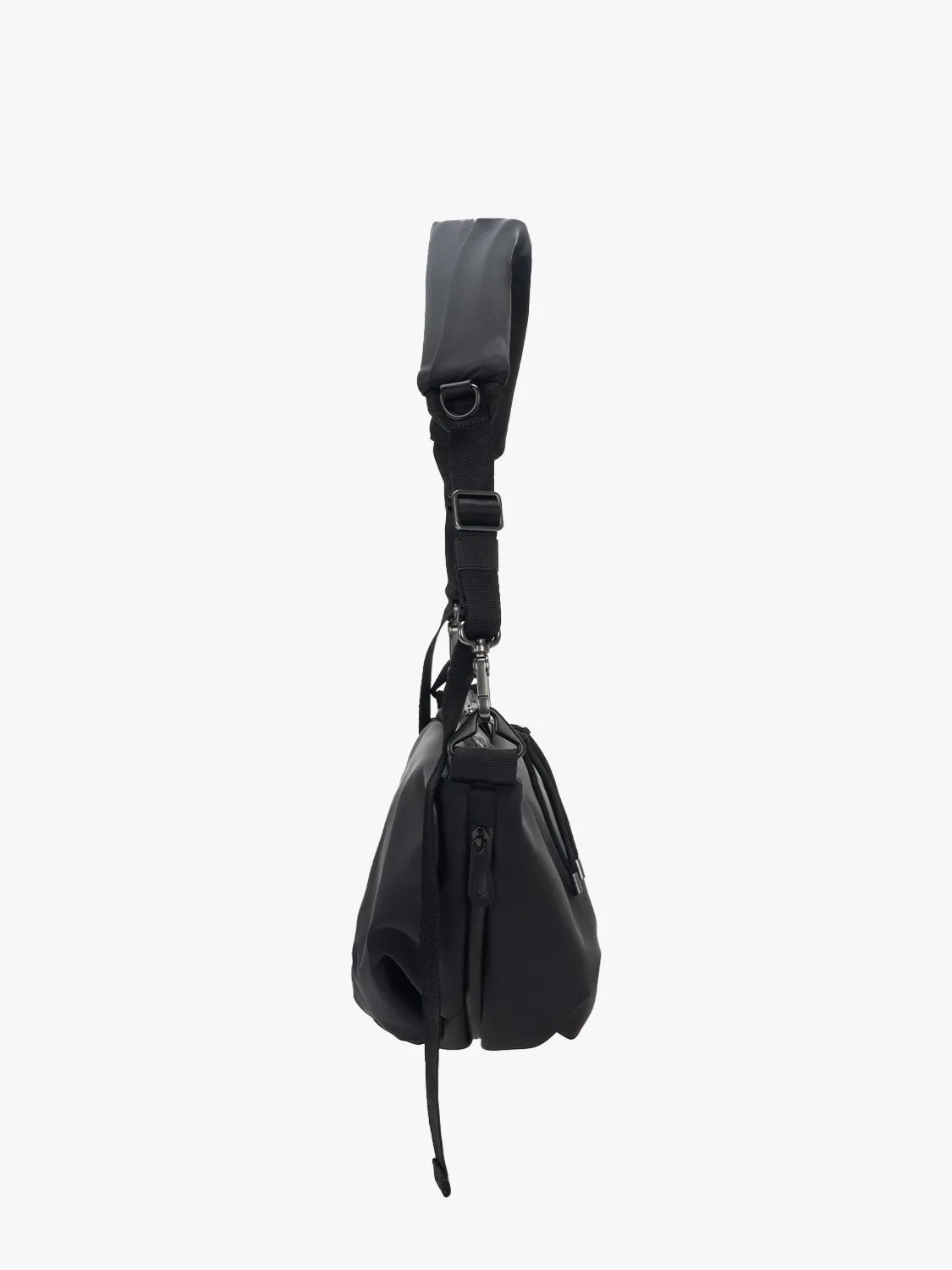 côte&ciel Orne Onyx Black skuldertaske 10 liter