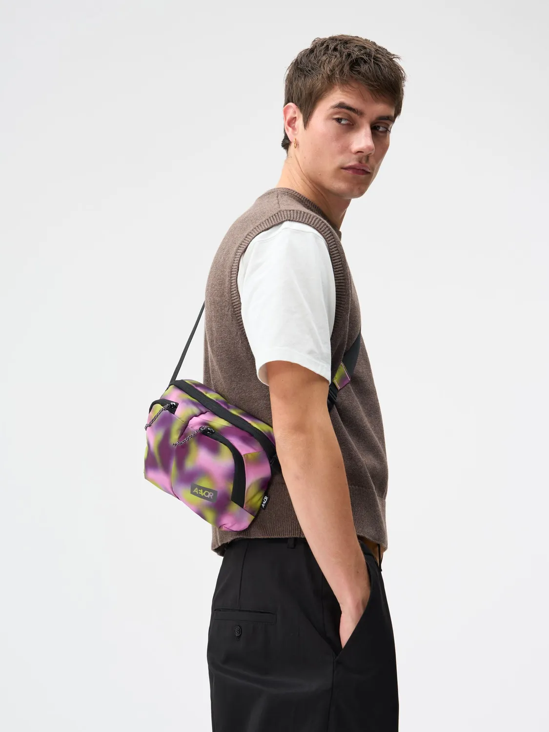 Aevor Sacoche Bag skuldertaske Ripstop Psychedelic Slush 4 liter