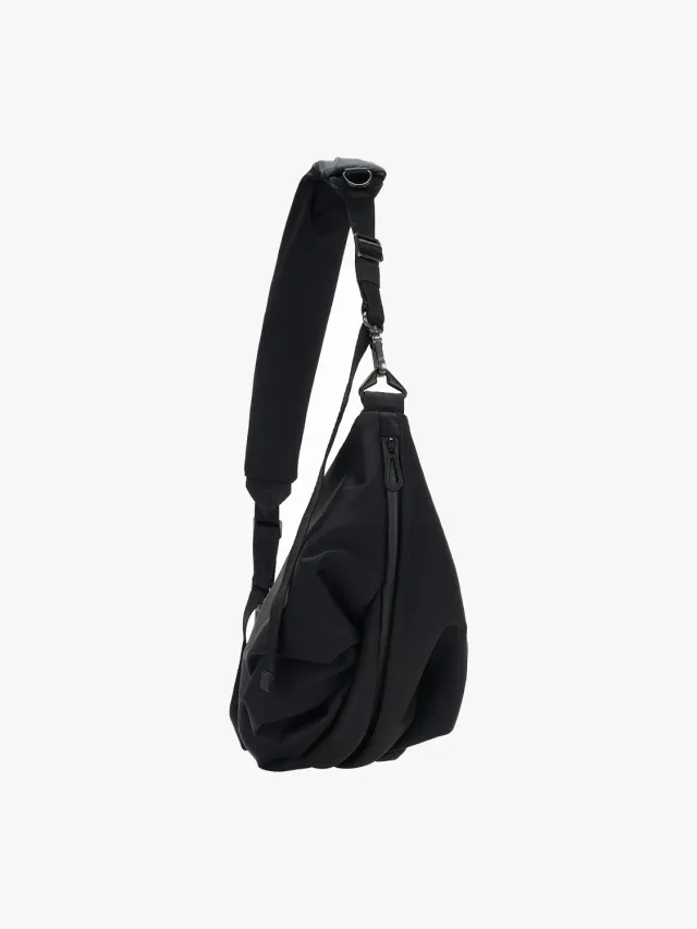 côte&ciel Orne Onyx Black skuldertaske 10 liter