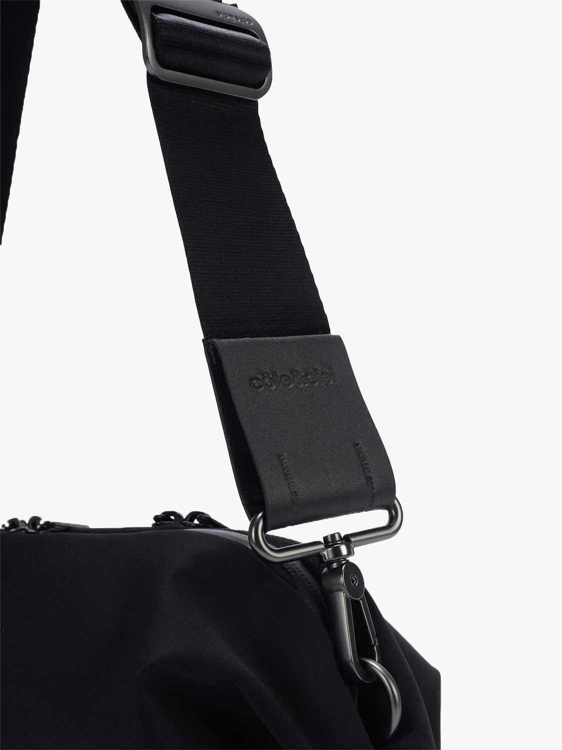 côte&ciel Mesta Onyx Black crossbody taske 4L sort