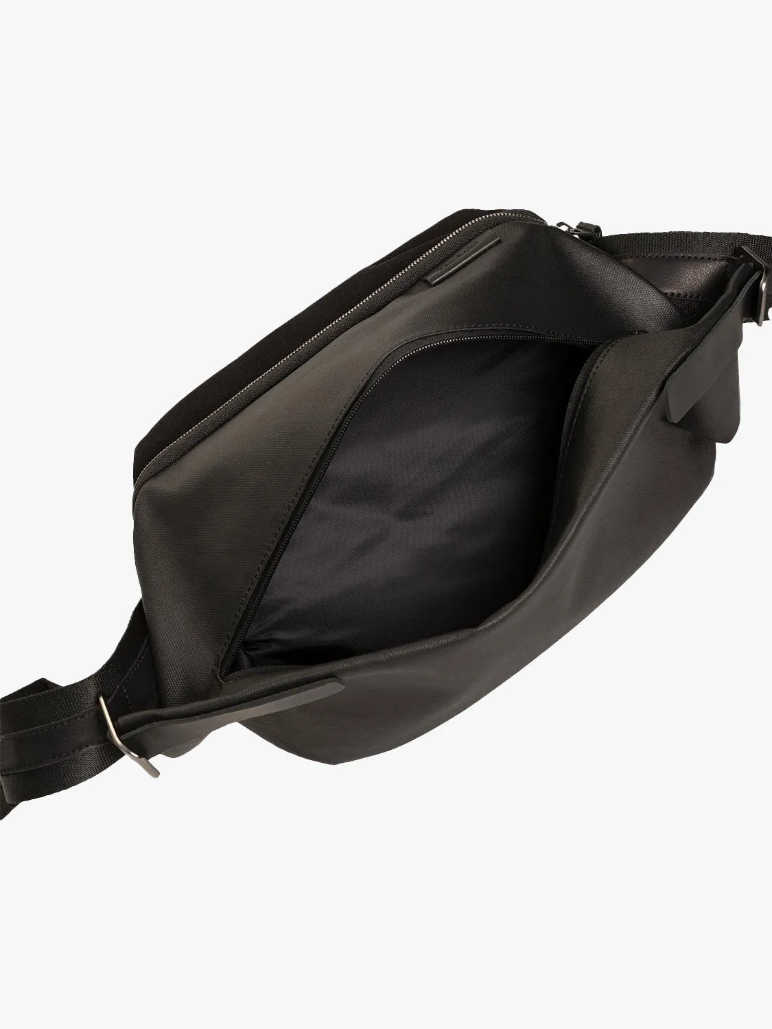 côte&ciel Isarau M skuldertaske 8 liter sort coated