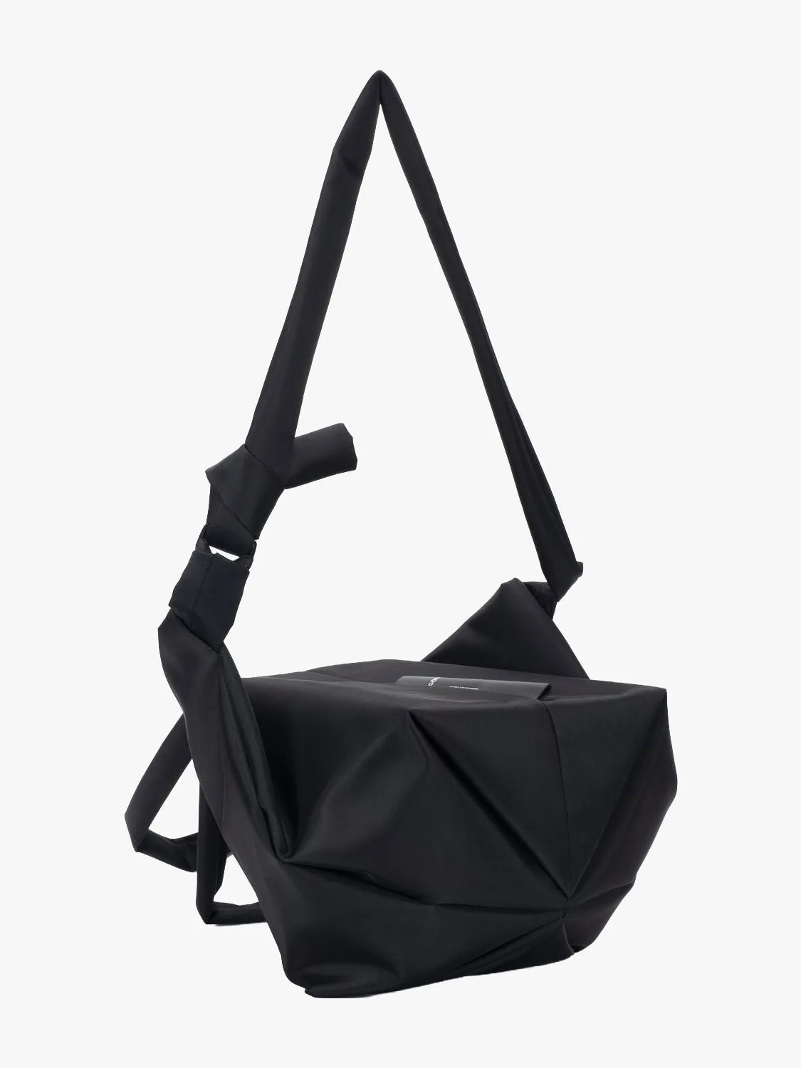 côte&ciel Amu Sleek Black skuldertaske 19 liter