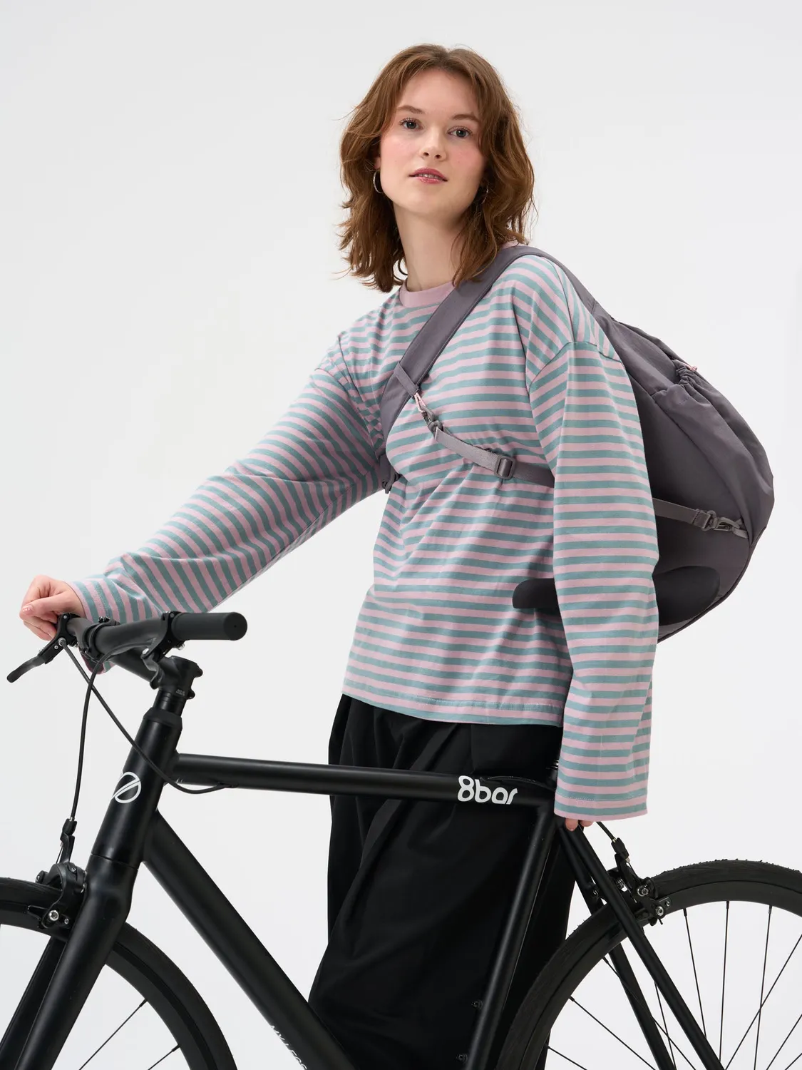 Aevor Slouchy Bag skuldertaske grå 23 liter laptop