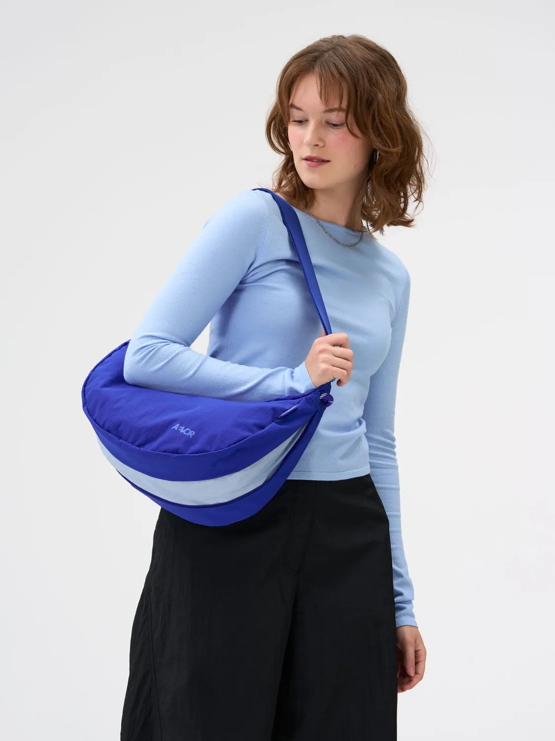 Aevor Sling Bag skuldertaske Electric Blue 5,5 liter