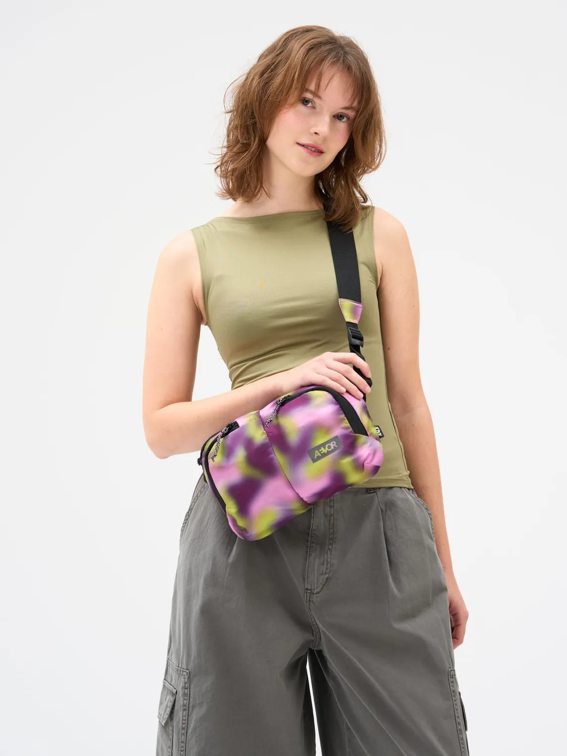 Aevor Sacoche Bag skuldertaske Ripstop Psychedelic Slush 4 liter