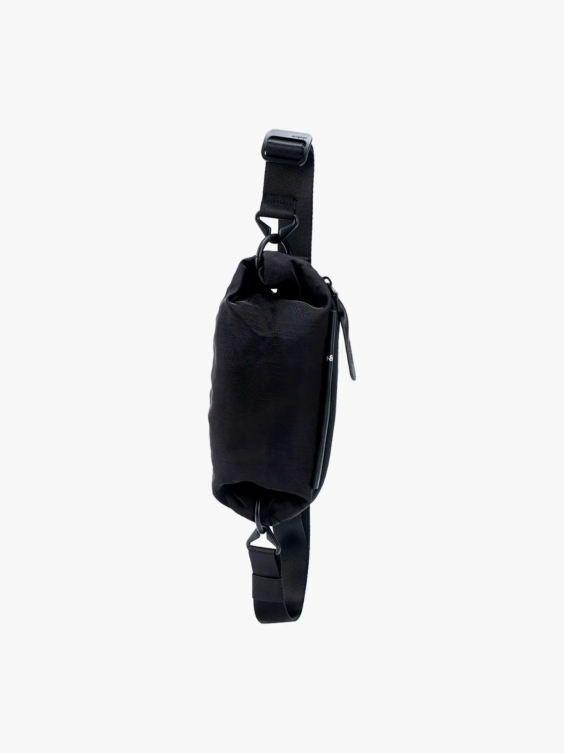 côte&ciel Nestos crossbody taske Smooth Black vandafvisende