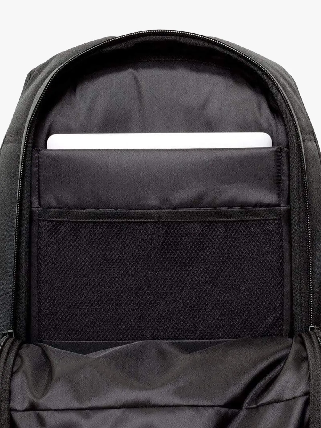 côte&ciel Isar M Obsidian Black rygsæk sort vandafvisende