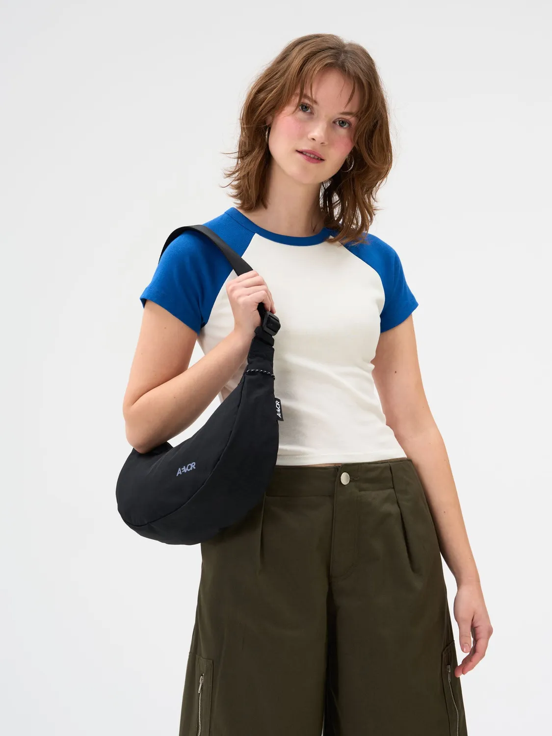 Aevor Sling Bag Small slingtaske 4 liter Black