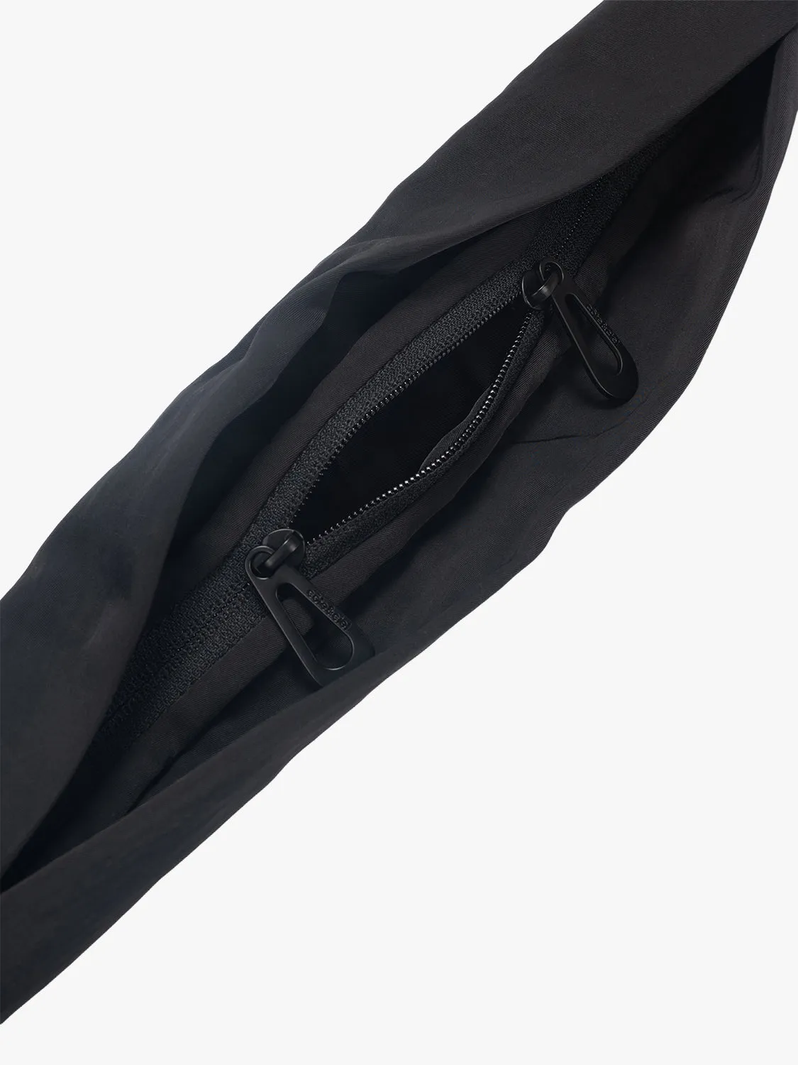 côte&ciel Adda Smooth Black skuldertaske sort nylon