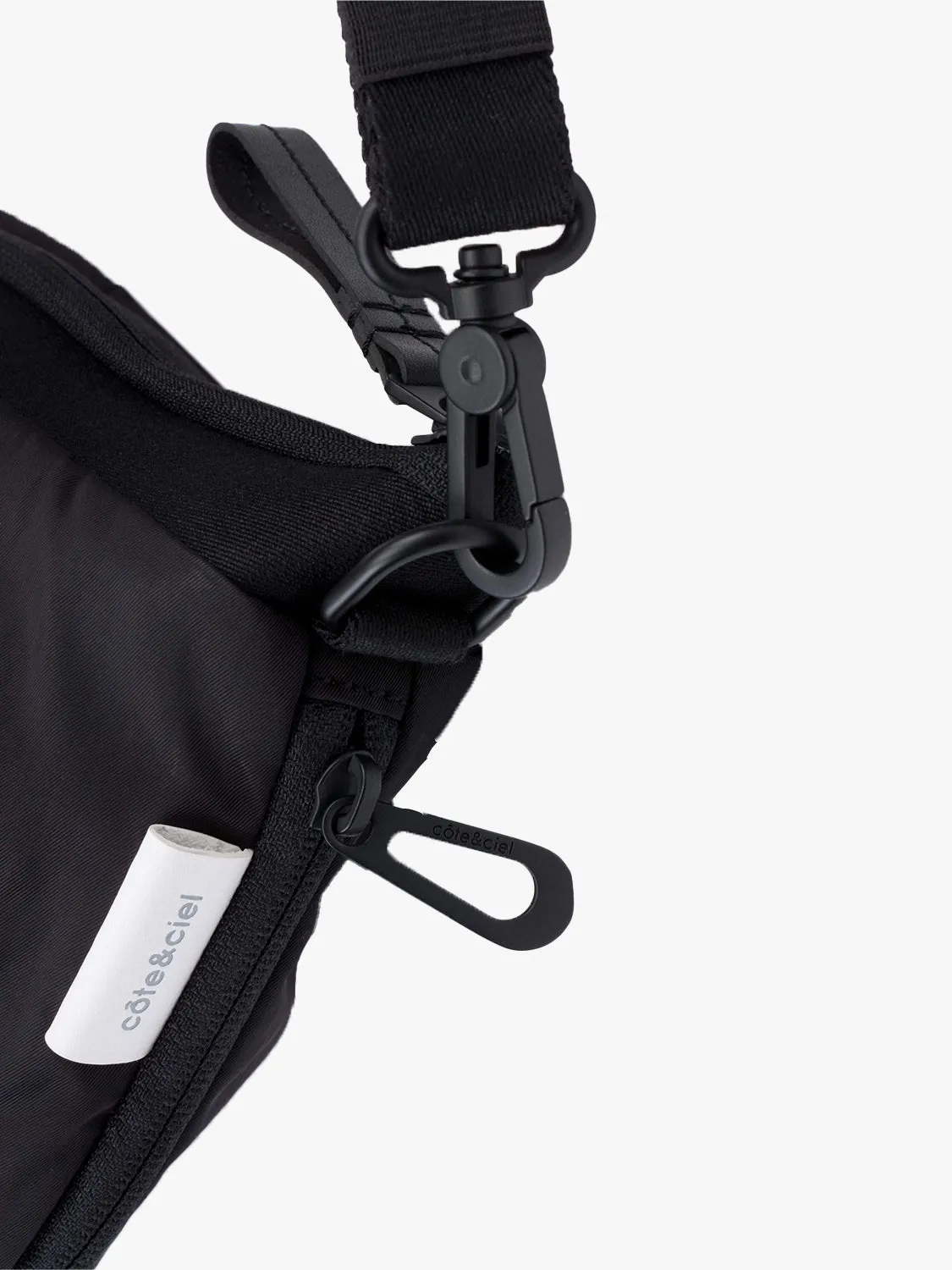 côte&ciel Orne Smooth crossbodytaske 6L sort