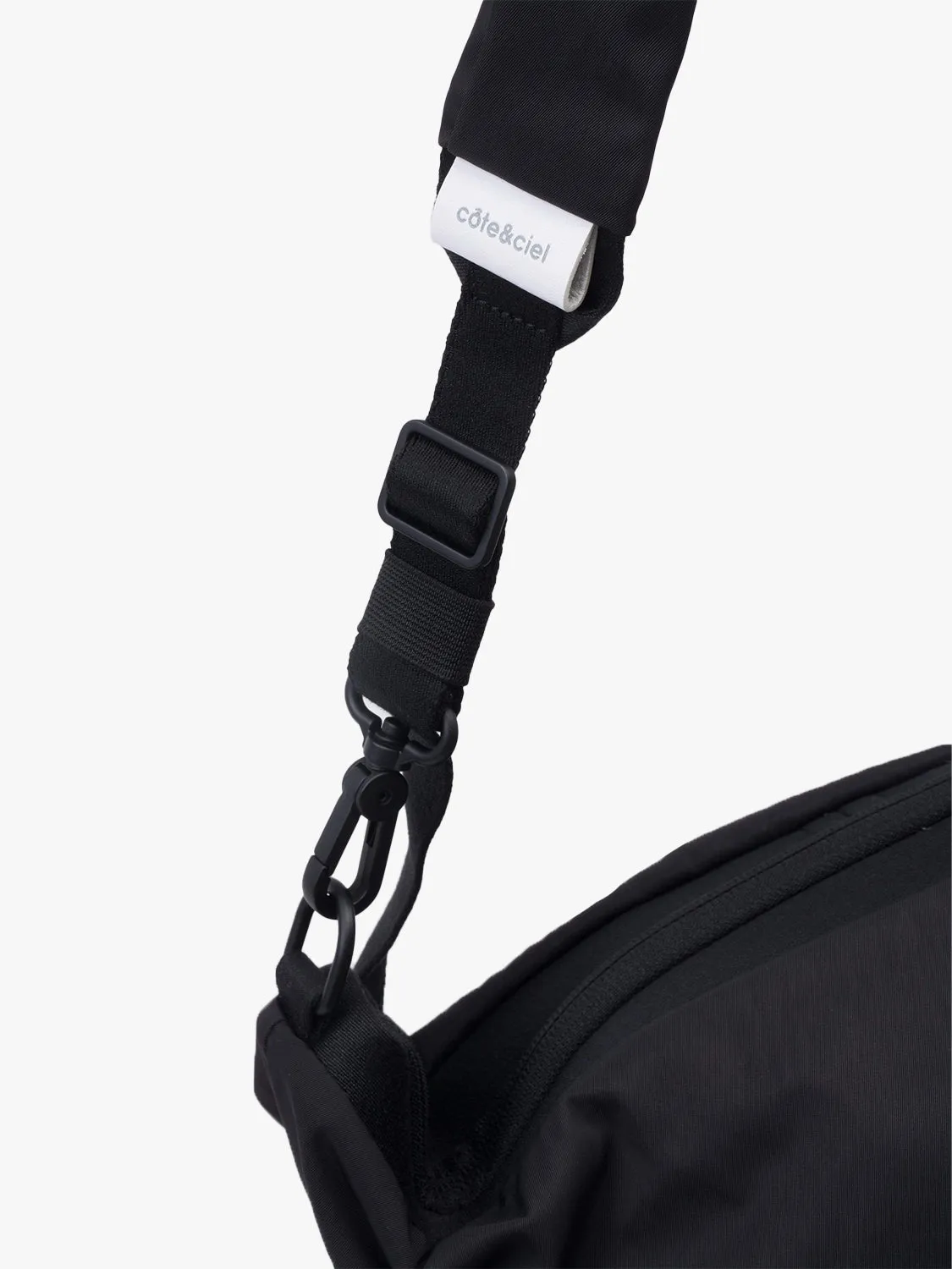 côte&ciel Orne Smooth crossbodytaske 6L sort