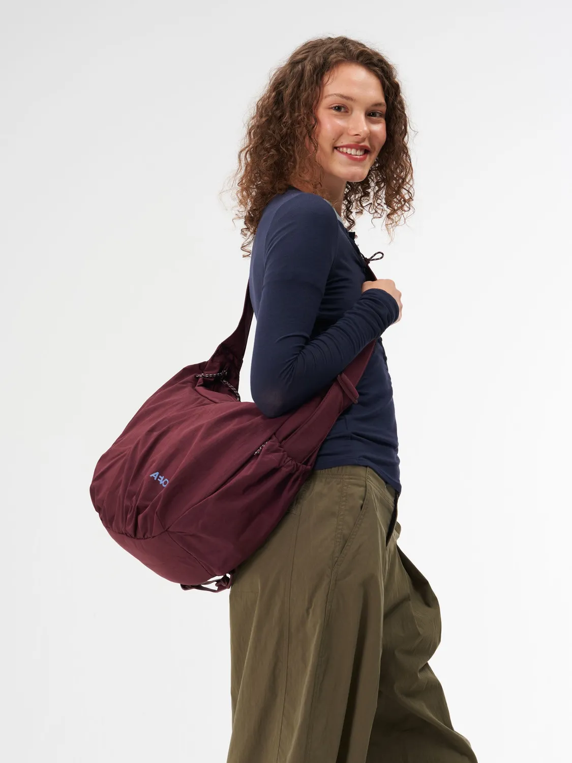 Aevor Slouchy Bag skuldertaske burgundy 23 liter