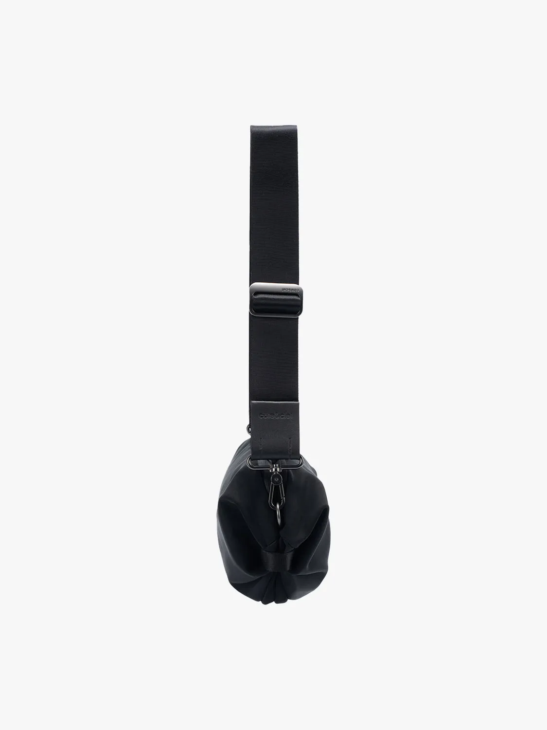 côte&ciel Mesta Onyx Black crossbody taske 4L sort