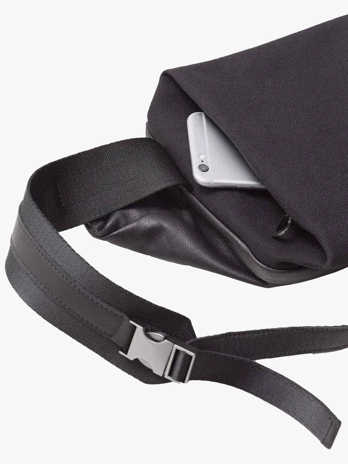 côte&ciel Isarau M Alias sling taske sort