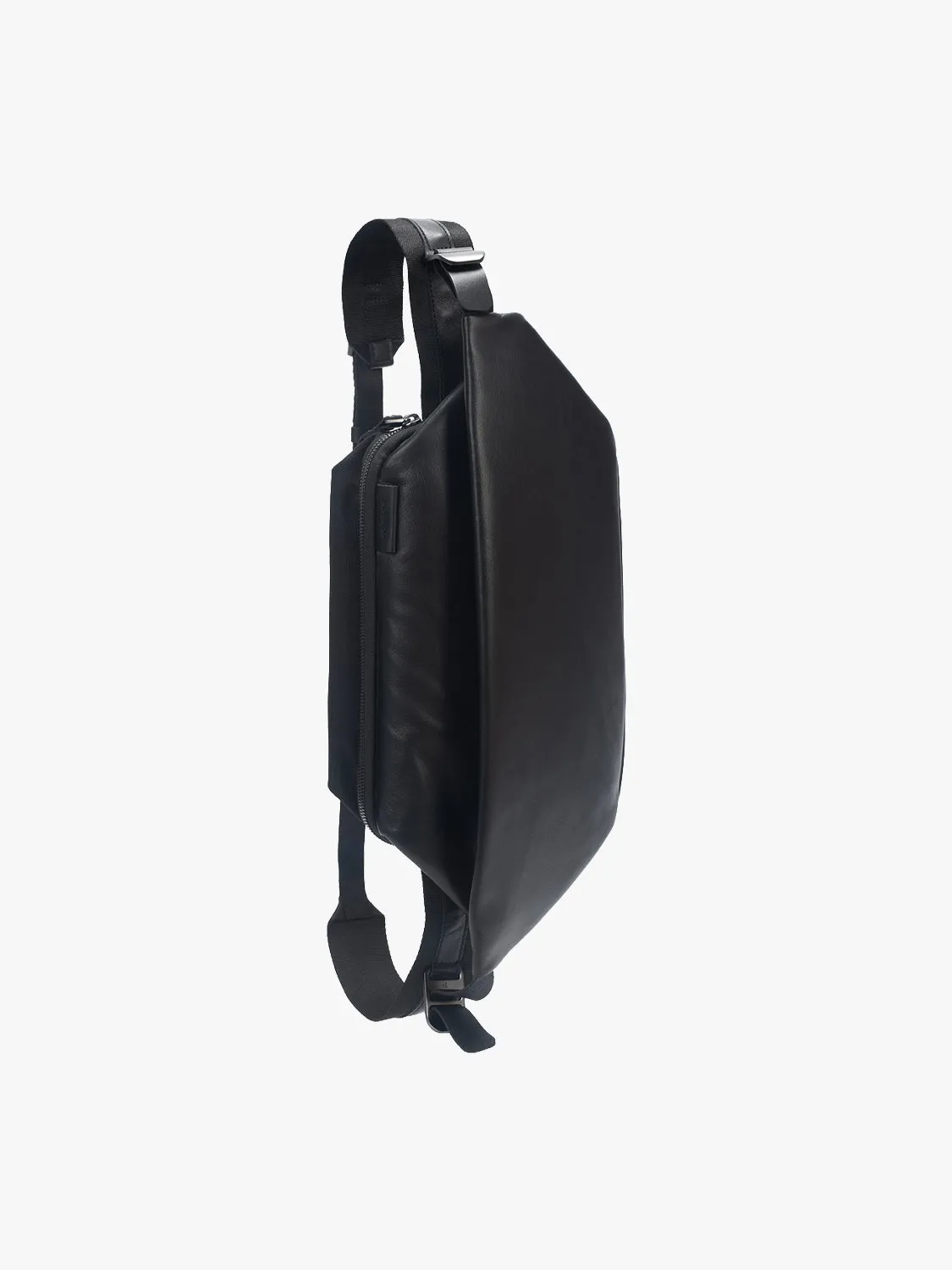 côte&ciel Isarau M Alias sling taske sort