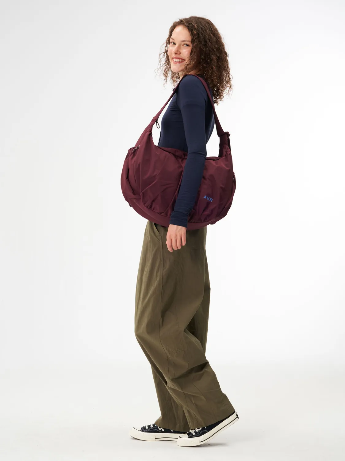 Aevor Slouchy Bag skuldertaske burgundy 23 liter