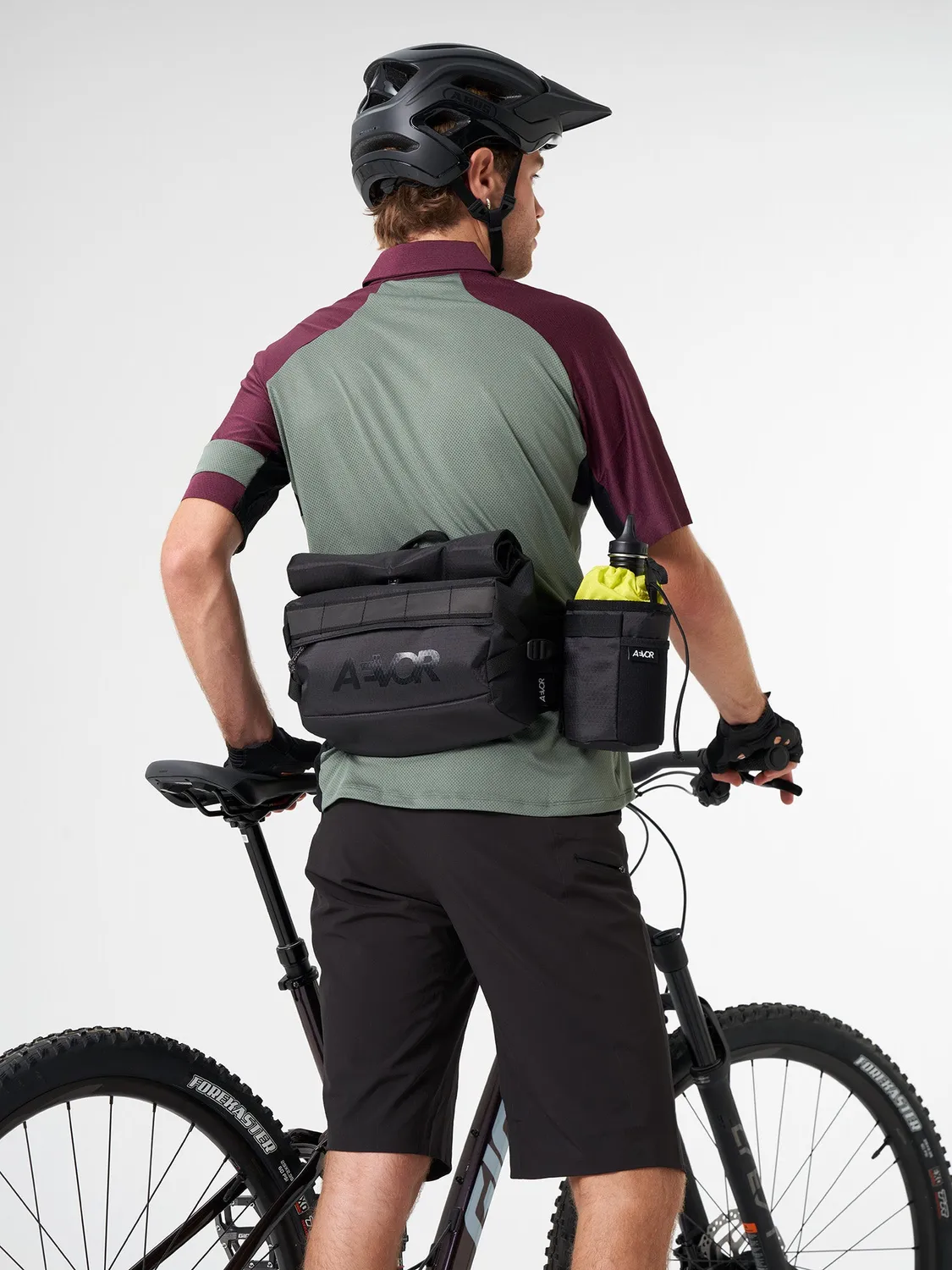 Aevor Waist Pack Proof Black bæltetaske sort vandafvisende
