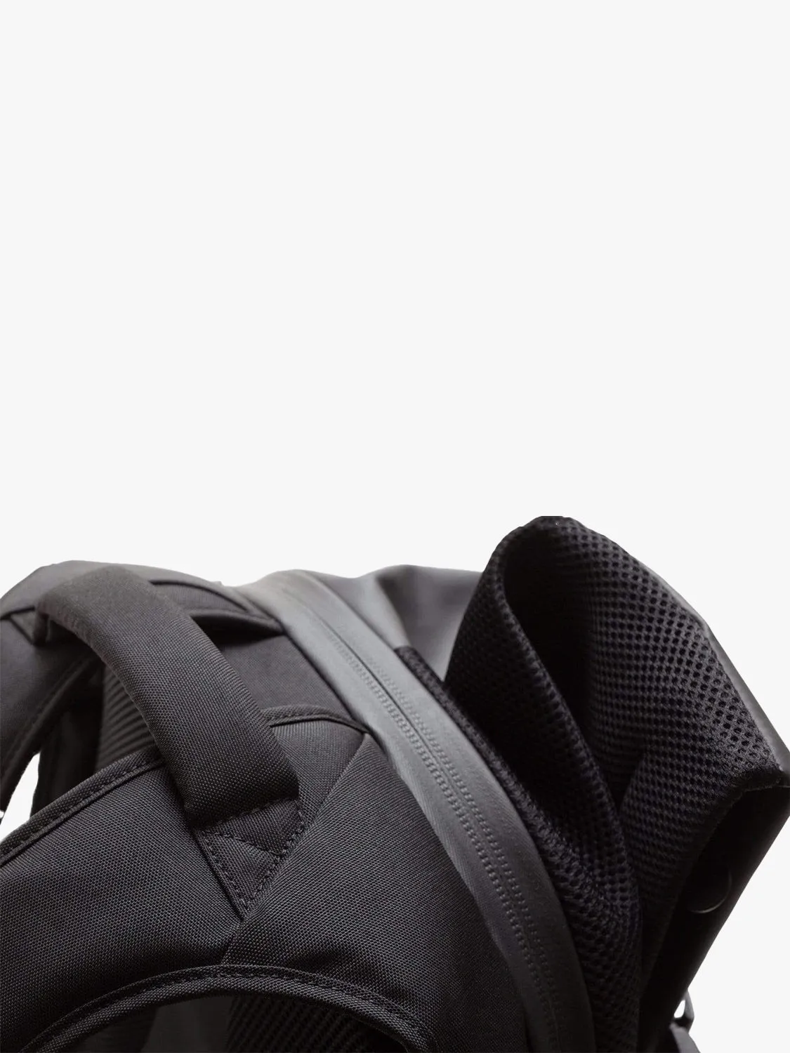 côte&ciel Isar M Obsidian Black rygsæk sort vandafvisende