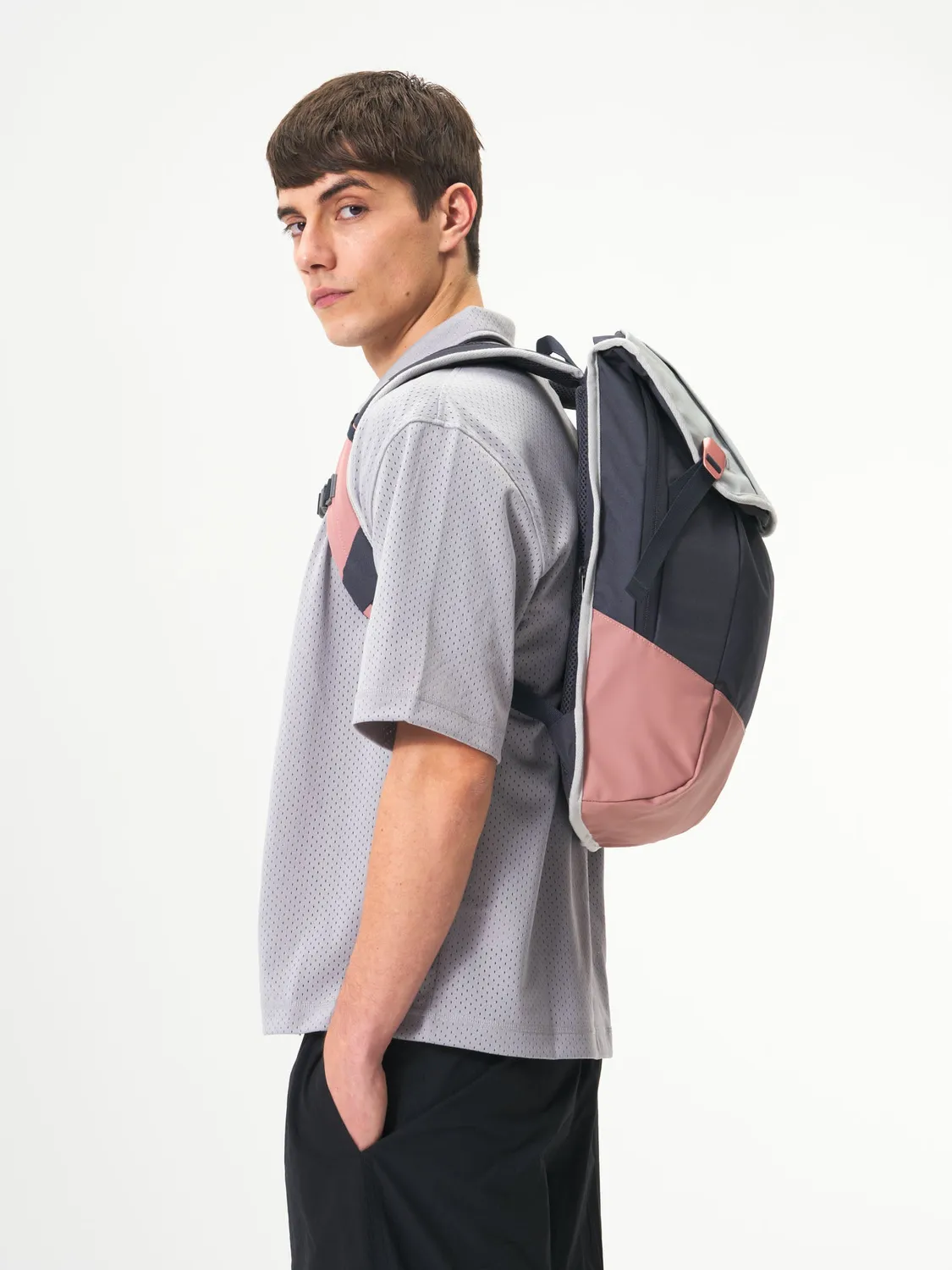 Aevor Daypack 18L rygsæk Chilled Rose udvidelig